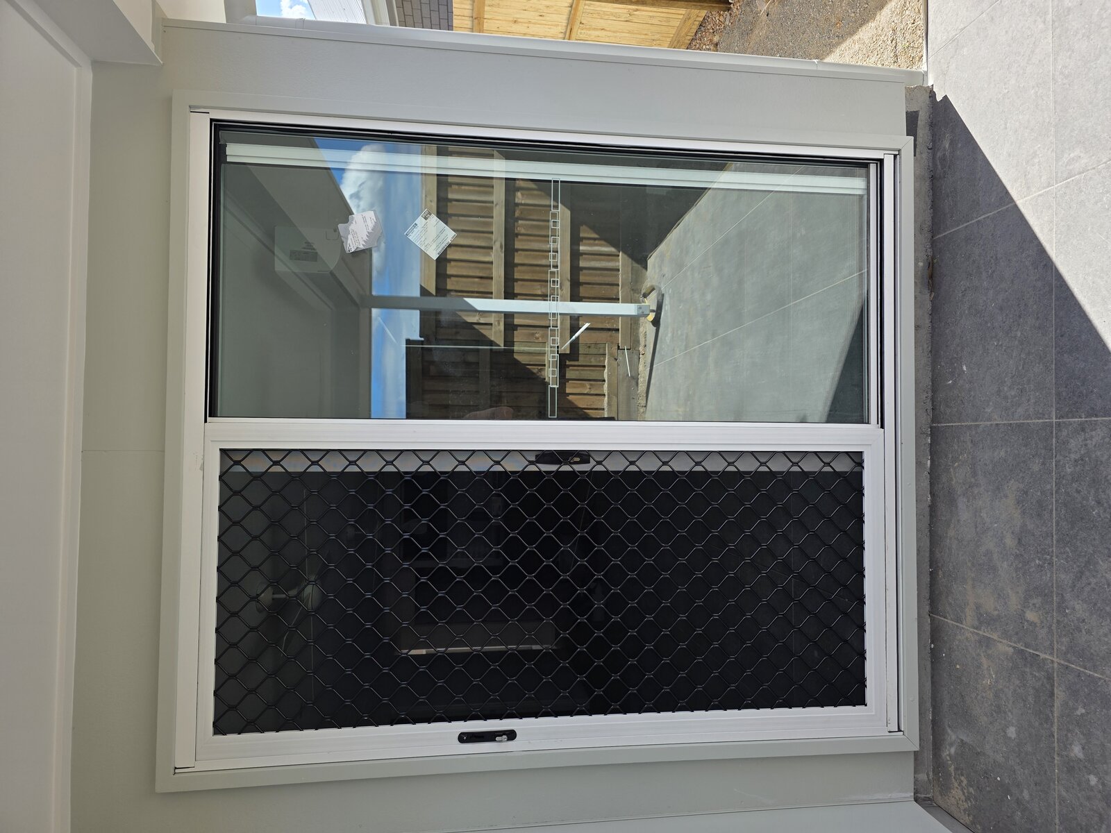 Barrier screen installation Balcony