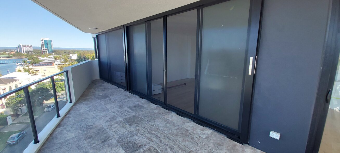 Retractable door screen installation Bifold Doors